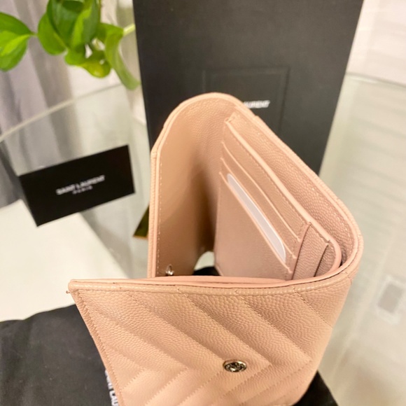 Authentic brand new YSL tri-folds wallet in pale pink - Picture 5 of 5